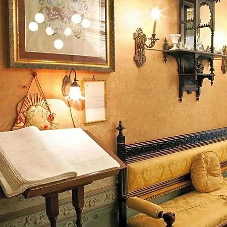Bed & Breakfast Casa Raffaele Conforti 3*