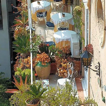 Bed & Breakfast Casa Raffaele Conforti 3*